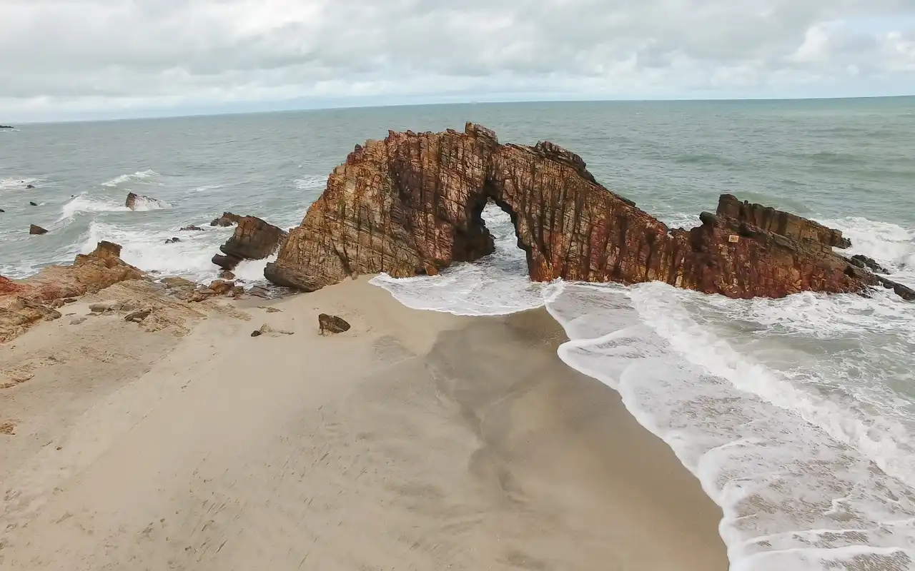 Pedra Furada, cartão postal de Jijoca de jericoacoara