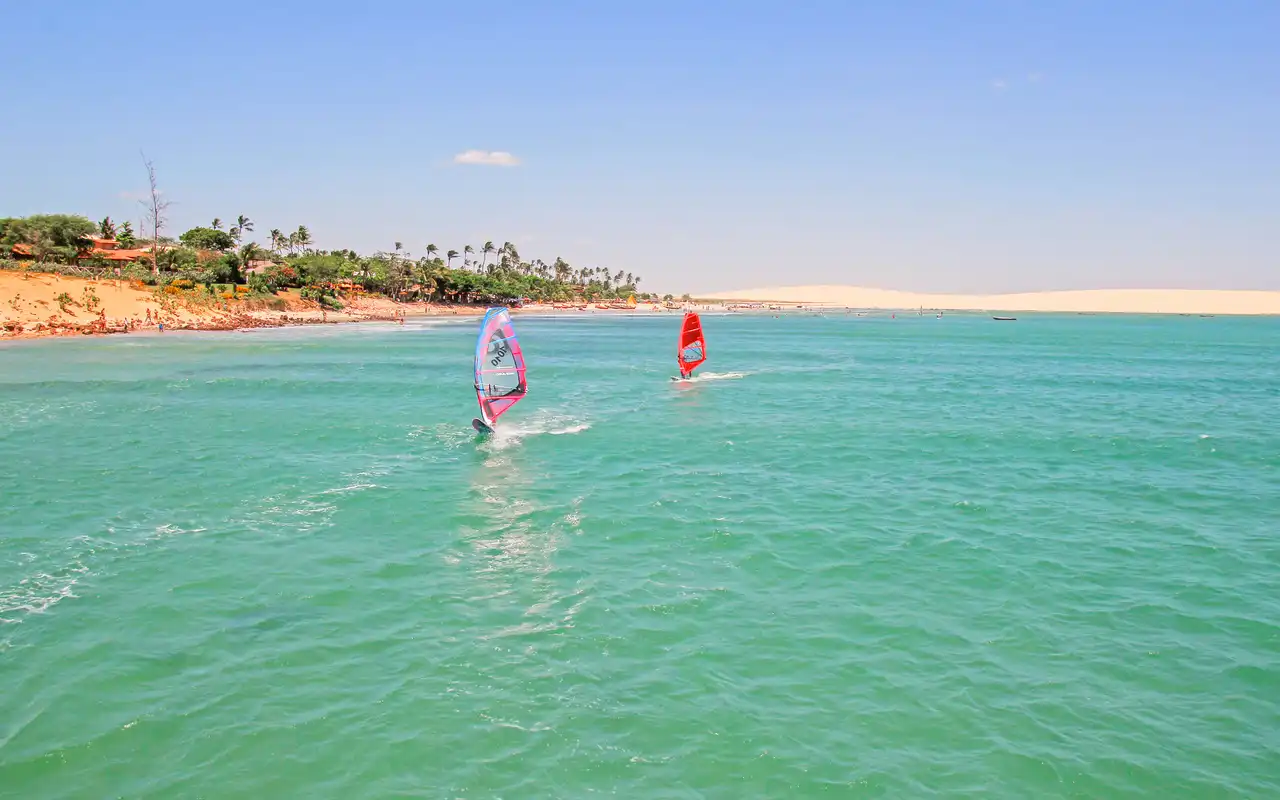 Praia de Jericoacoara e um paraíso cristalino