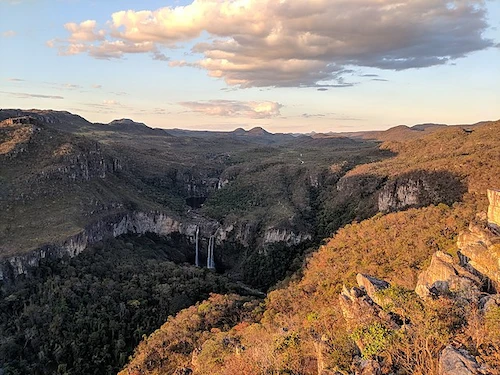 Paisagem natural da Chapada dos Veadeiros, em Goiás, destino rústico e inspirador para nômades digitais.