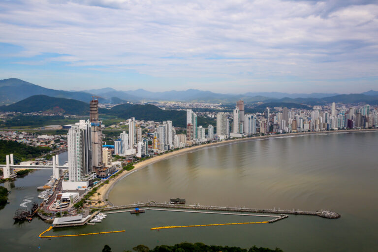 Conheça as melhores praias de Santa Catarina. Litoral catarinense