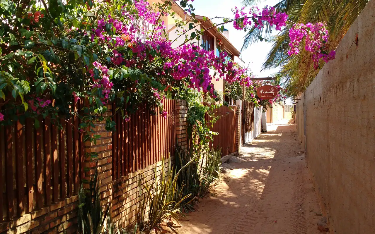 Pousadas e ruas charmosas em Jericoacoara