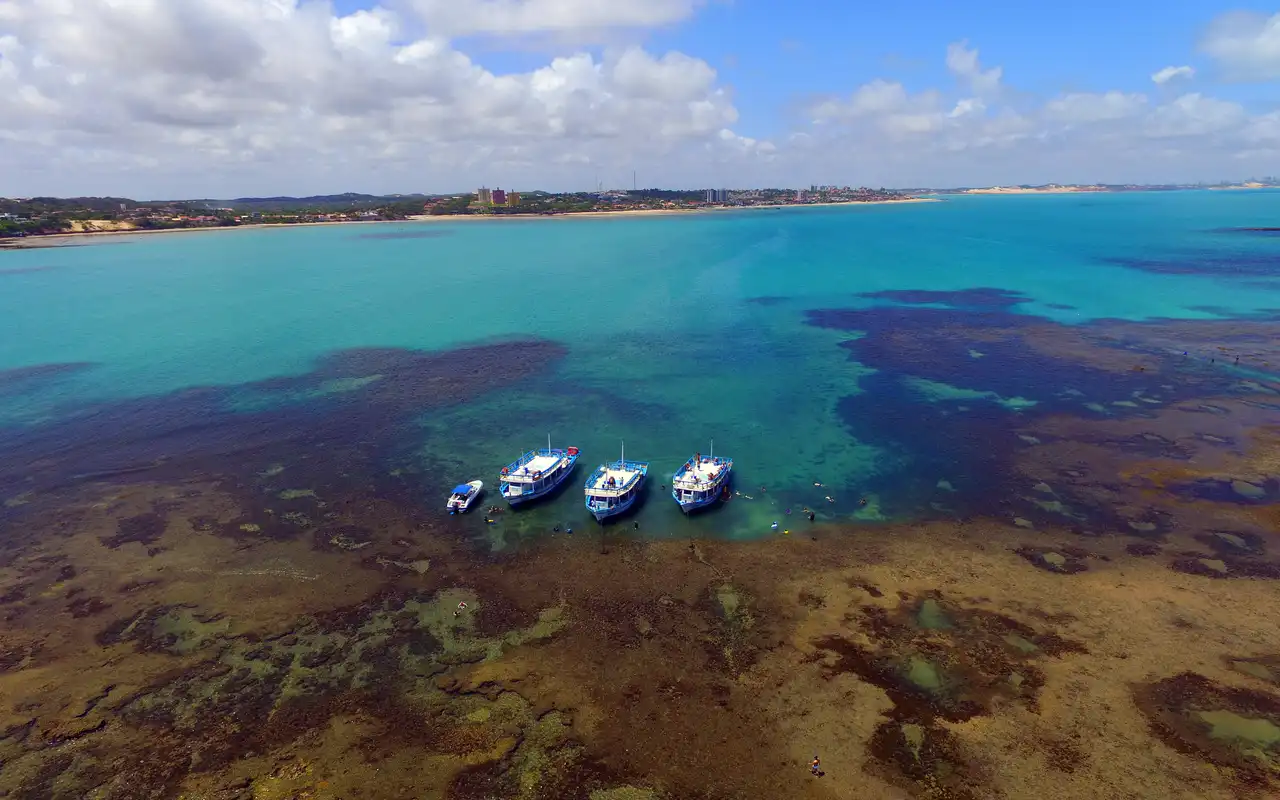 Tábua de Maré de Natal baixa com Vista das Piscinas Naturais