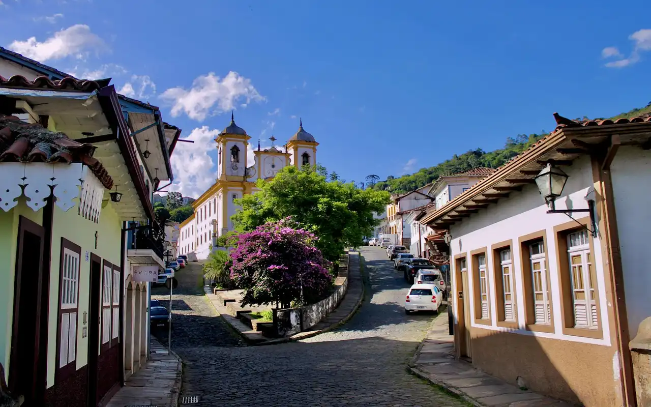 Vista de pousada em Ouro Preto para Igreja