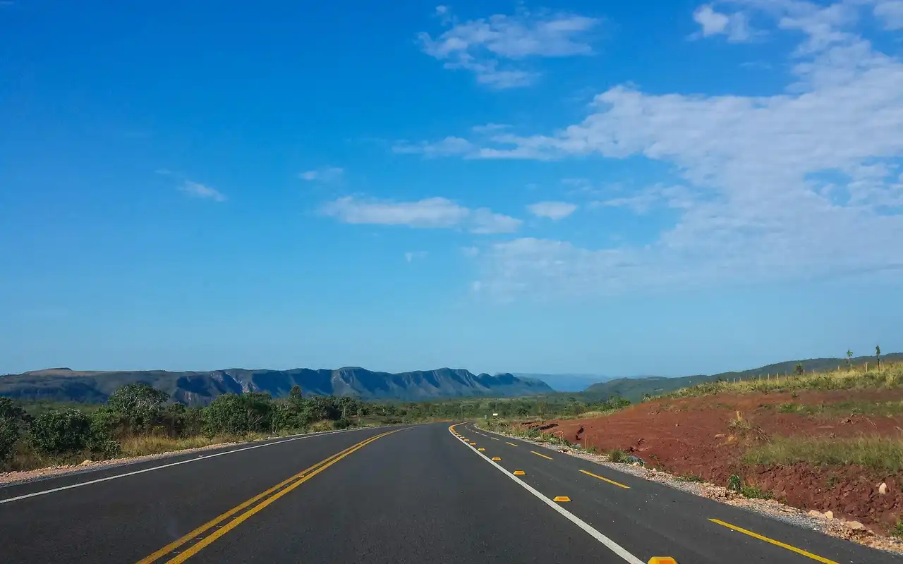 Estrada de Goiás com a linda vista para a Chapada dos Veadeiros